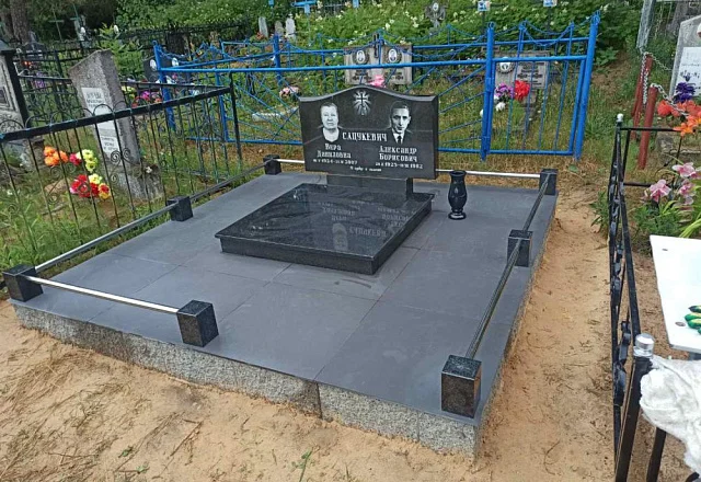 Обновление портрета на кладбище. Обновление текста на памятнике