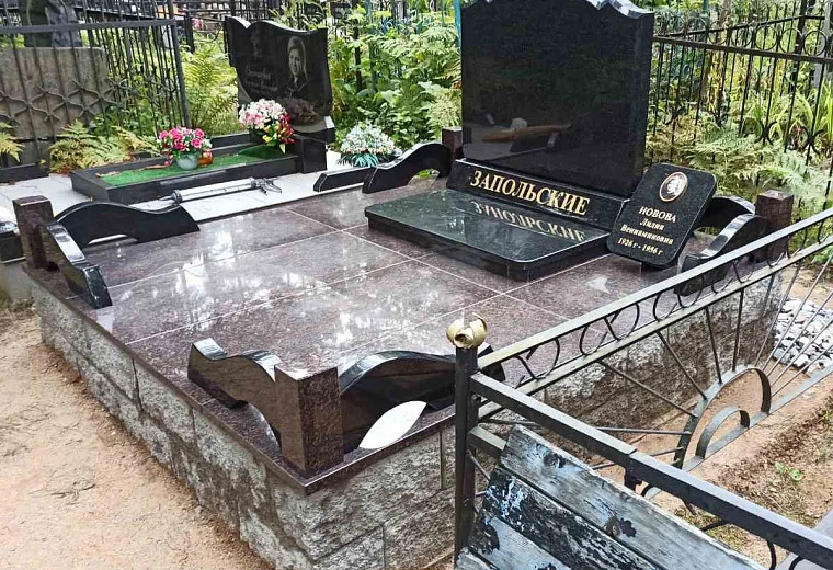 Памятник с благоустройством захоронения