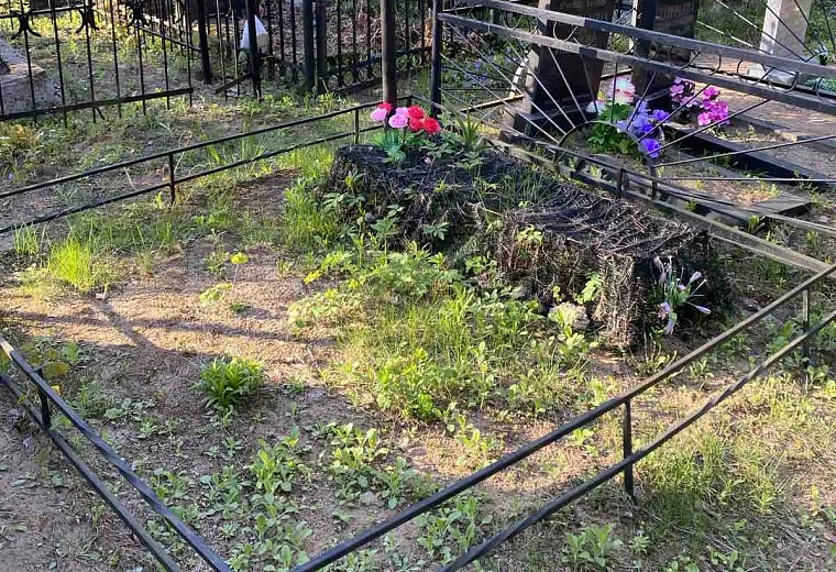 До — Памятник с благоустройством захоронения